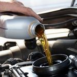 Как часто нужно менять моторное масло в автомобиле?